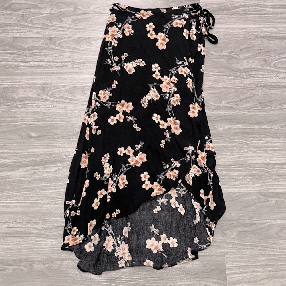 American Eagle wrap high low skirt sz M EUC!! 🖤